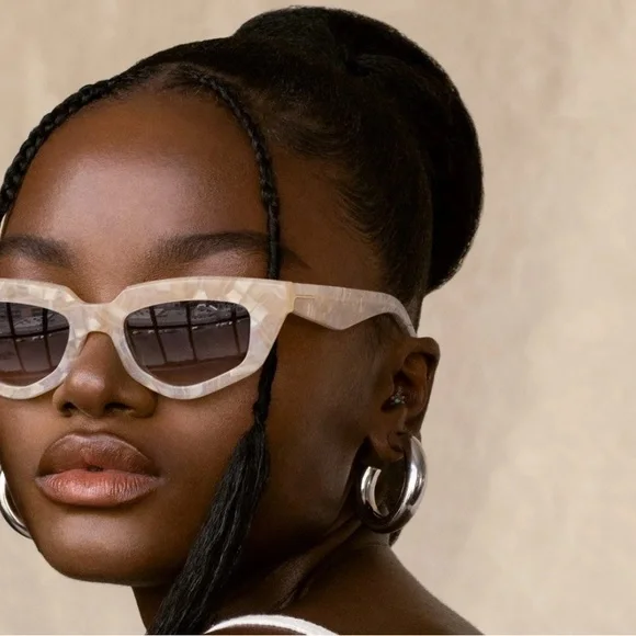 Dezi sunglasses in style on read DEZI | Accessories | Dezi On Read Sunglasses Limestone  main image 4